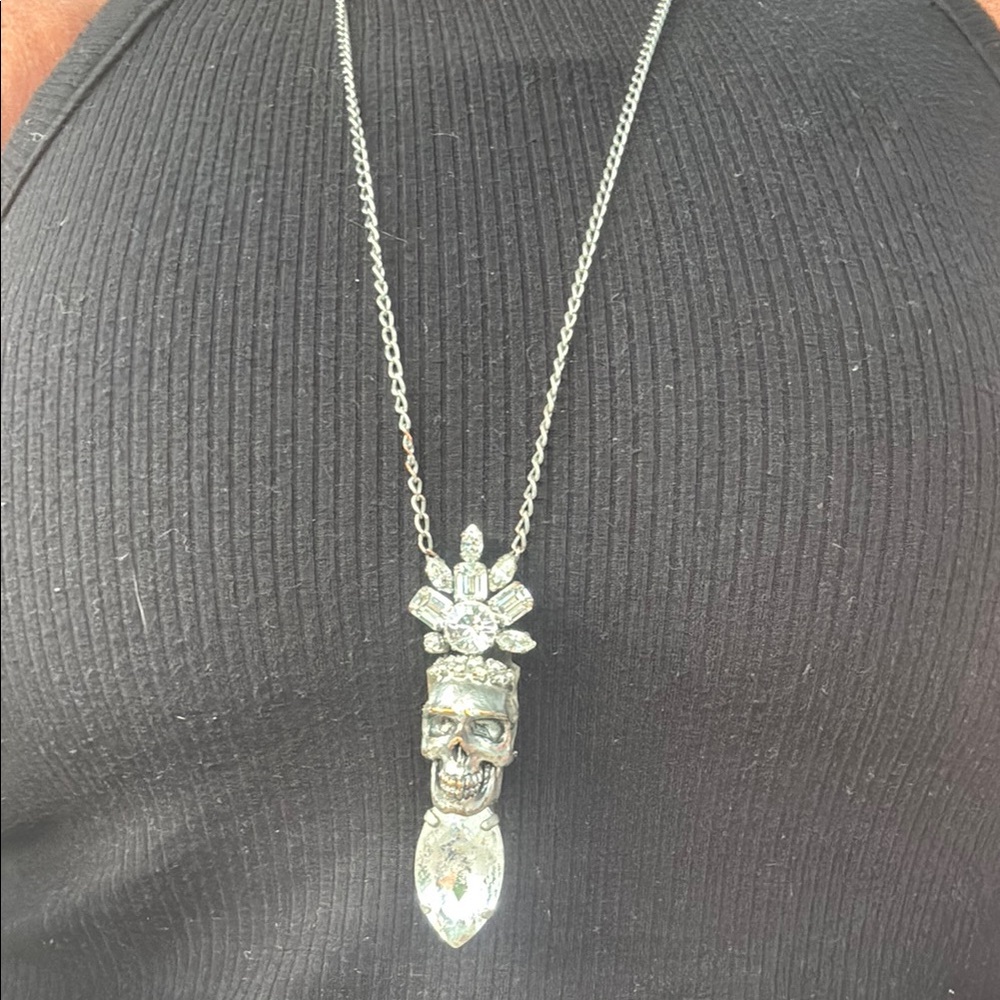 OTAZU SWAROVSKI CRYSTAL  Silver Skull Pendant Necklace